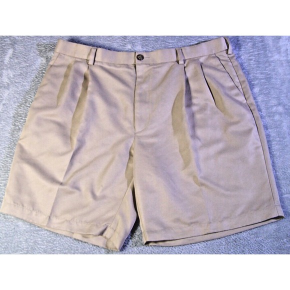 Roundtree & Yorke Shorts Men's 39X8.5(Tag 40)  Chino Pleated Khaki Pre-Owned - Picture 1 of 10